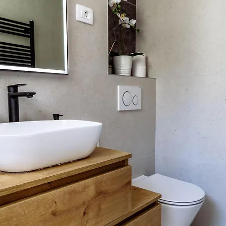 Yin & Yang Apartment *